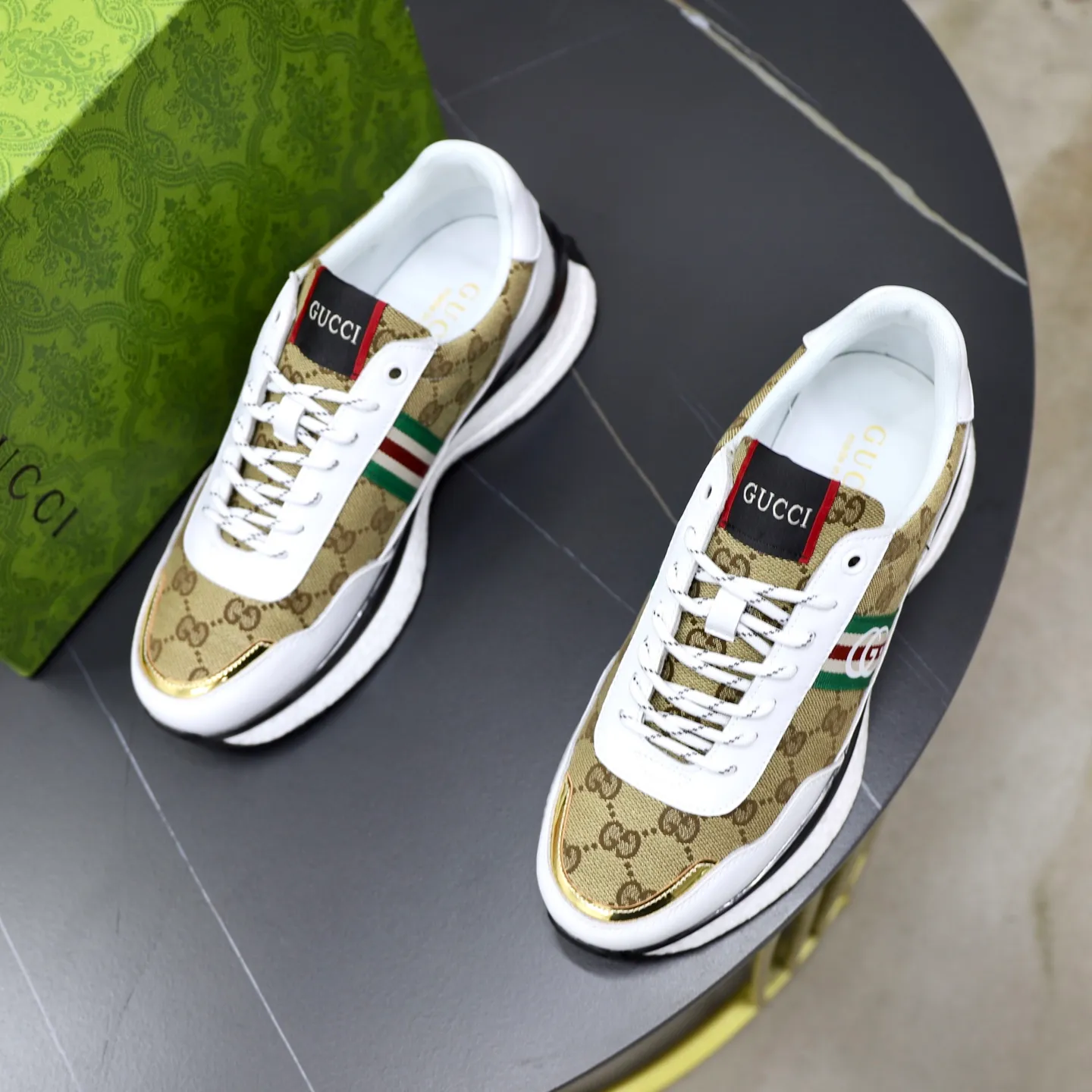 Ex-factory price: 462💰🙅‍♂️🙅‍♂️🙅‍♂️ Brand: GUCCI Standard code: 38-44 (45 customized) Grade: Same as the official website Material: Original material splicing Comfortable and breathable lining Lightweight and wear-resistant sports outsole Style category: Men's fashionable casual shoes Running sneakers Distinguished luxury brand elements Top luxury Color: actual picture color